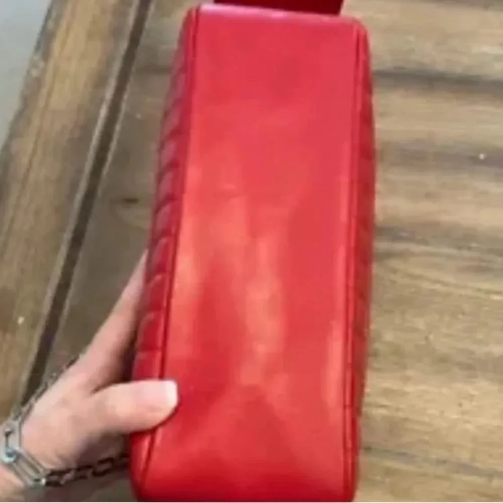CHANEL authenticates hand from